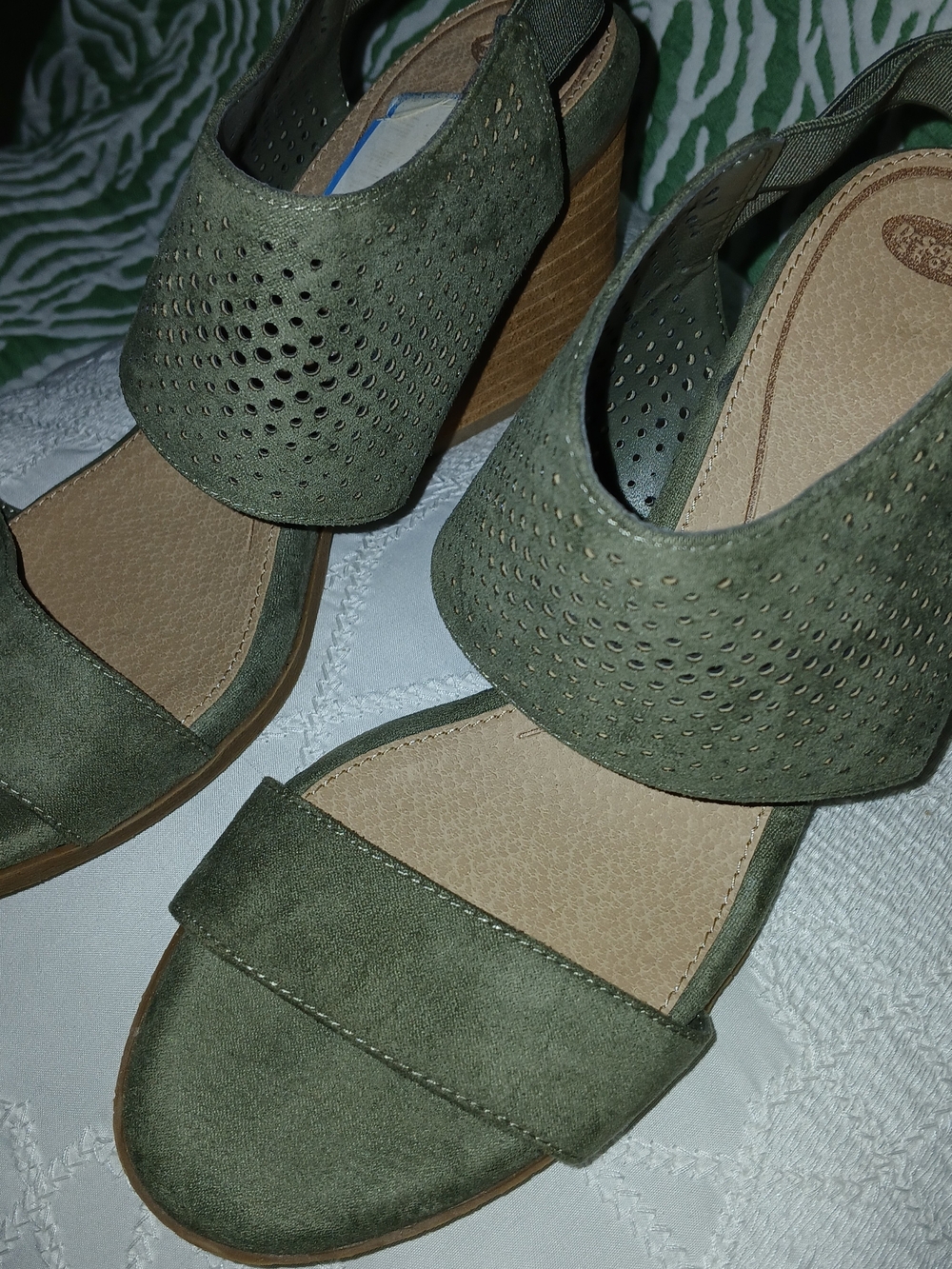 Dr. Scholl's Sage Green Perforated Wedge Sandals Sz 7.5